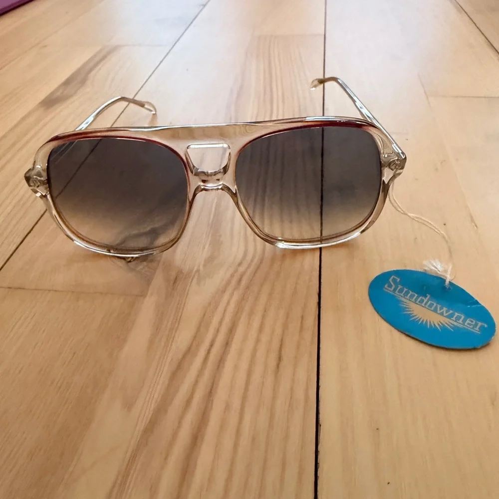 Women’s Vintage Sunglasses NWT - Picture 1 of 4